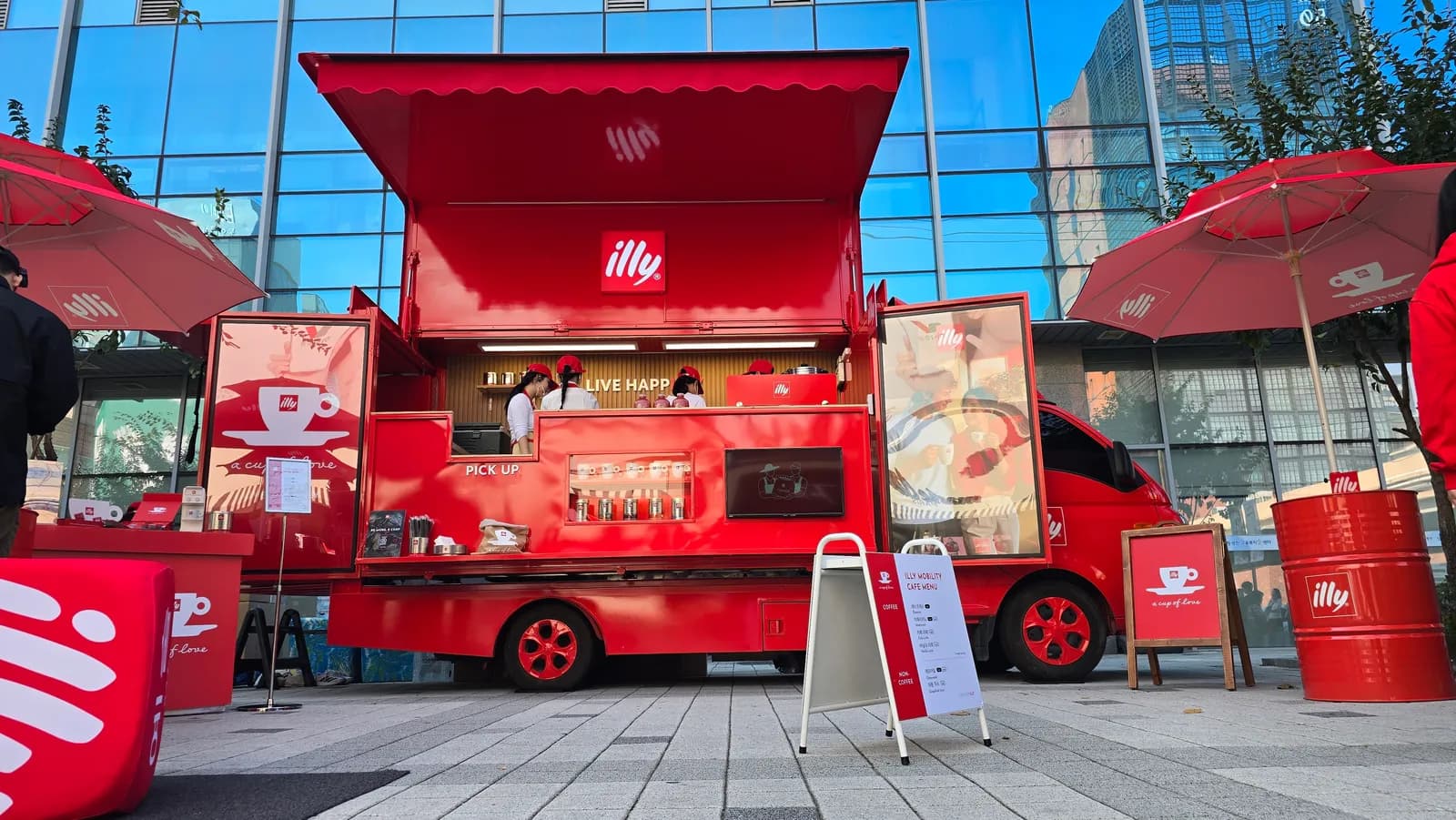 일리커피(illy) 성수동 팝업 커피차 운영 사례 | 5시간 2,000잔